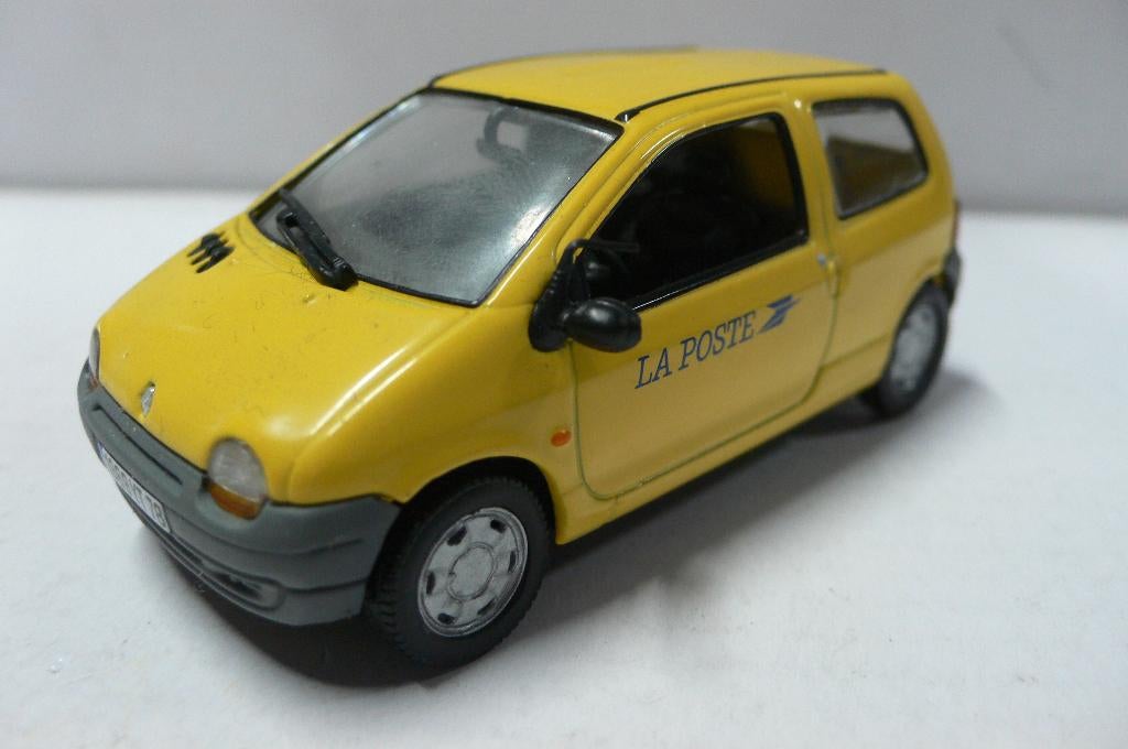 renault twingo -postes- 1/43 -mist spiegeltje-, Verzenden, Gebruikt, Auto, Overige merken