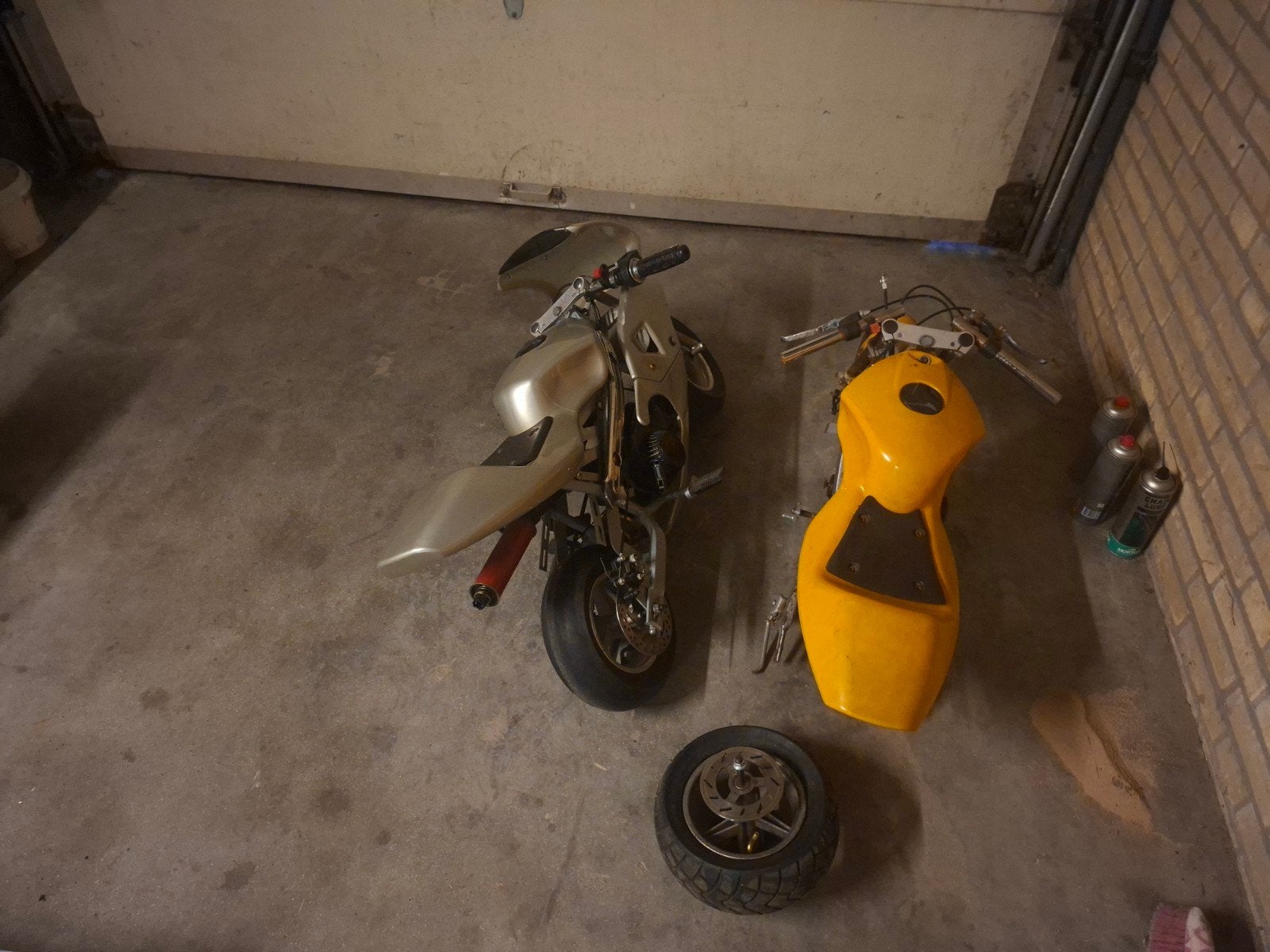 2 x minibike met extra onderdelen, Fietsen en Brommers, Ophalen, Gebruikt, Overige typen, 50 cc