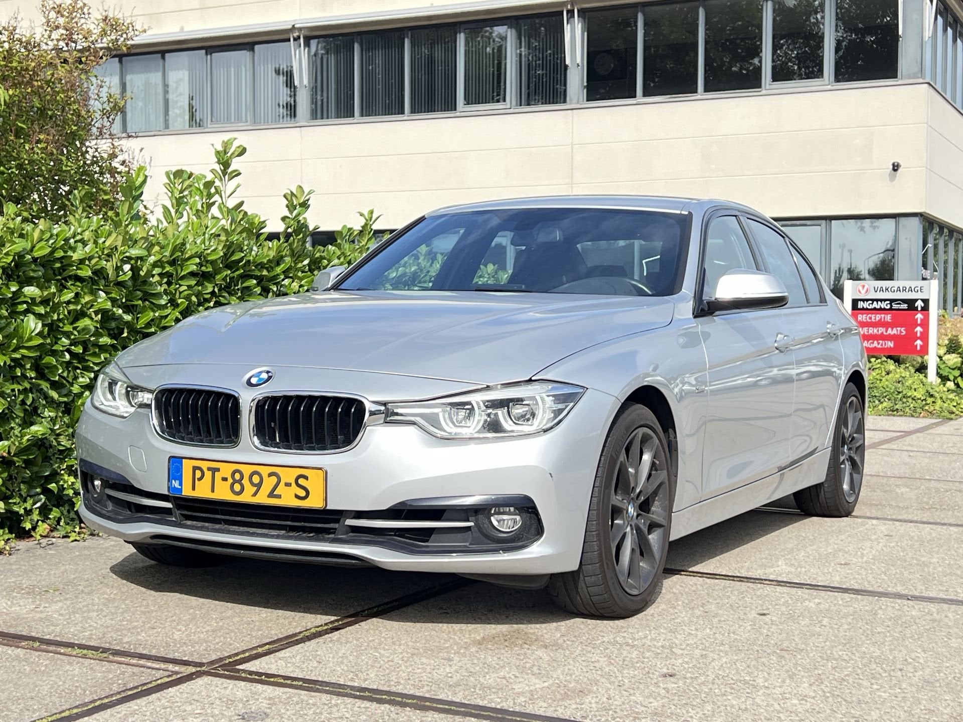 BMW 3-serie 320i Executive |M-SPORT|CRUISE|DEALER ONDERH.|OR, Auto's, 4 cilinders, Origineel Nederlands, 184 pk, Sedan