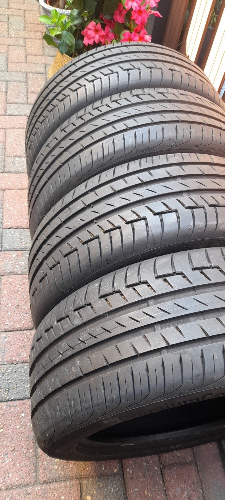 ZOMERBANDEN 235/45/18 CONTINENTAL PREMIUMCONTACT 6 DOT 0823, Auto-onderdelen, Banden en Velgen, 18 inch, Banden en Velgen, Nieuw