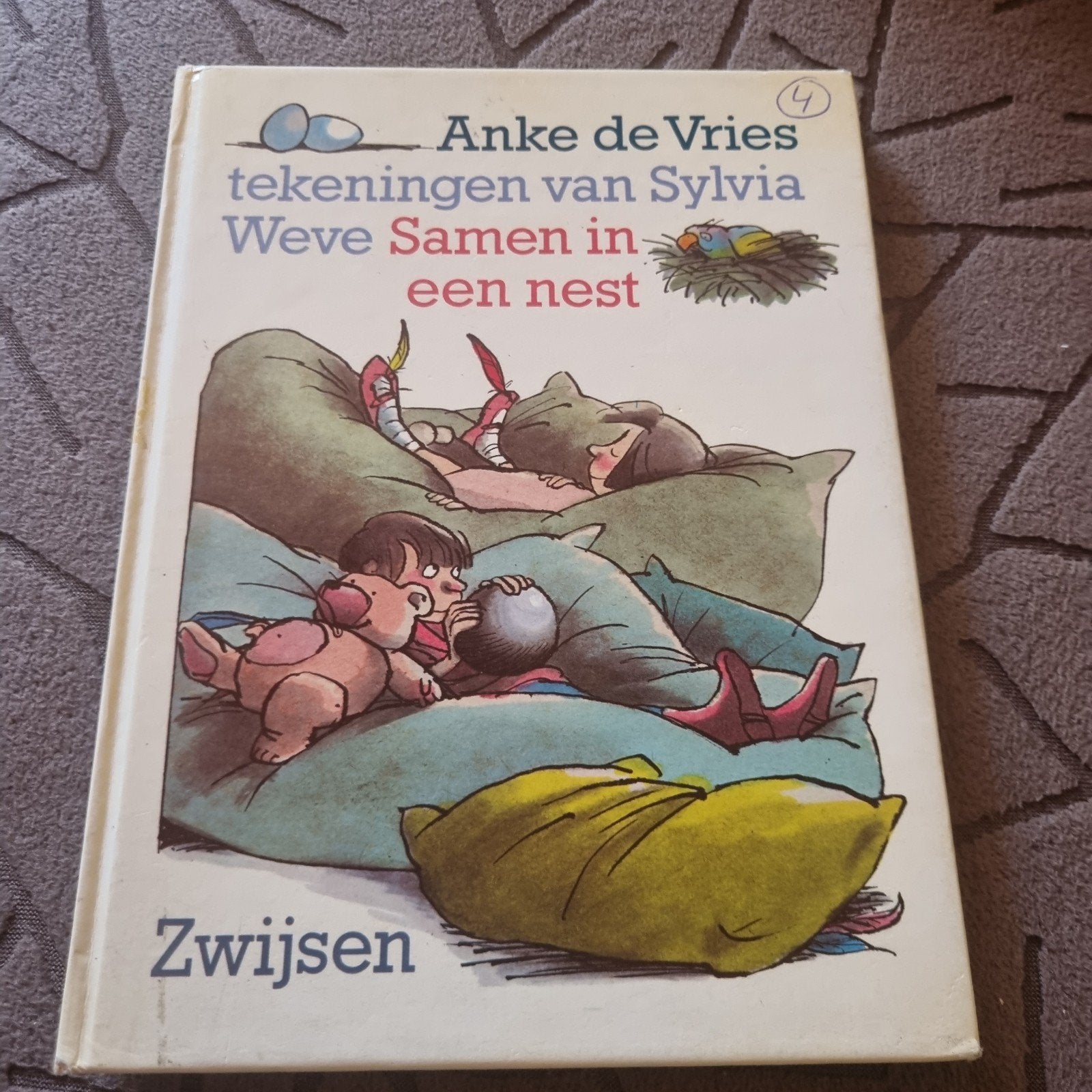 Samen in een nest - Anke de Vries, Ophalen of Verzenden, Gelezen, Anke de Vries, Fictie algemeen
