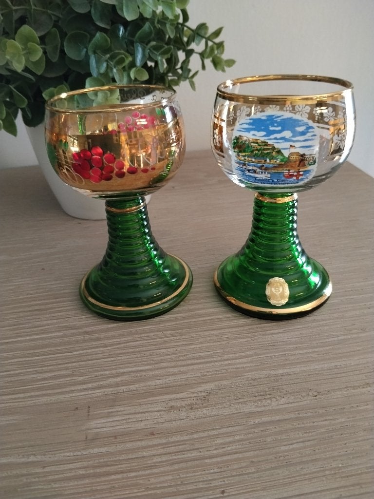 2 vintage wijnglazen op voet, Verzamelen, Ophalen of Verzenden, Zo goed als nieuw, Overige typen