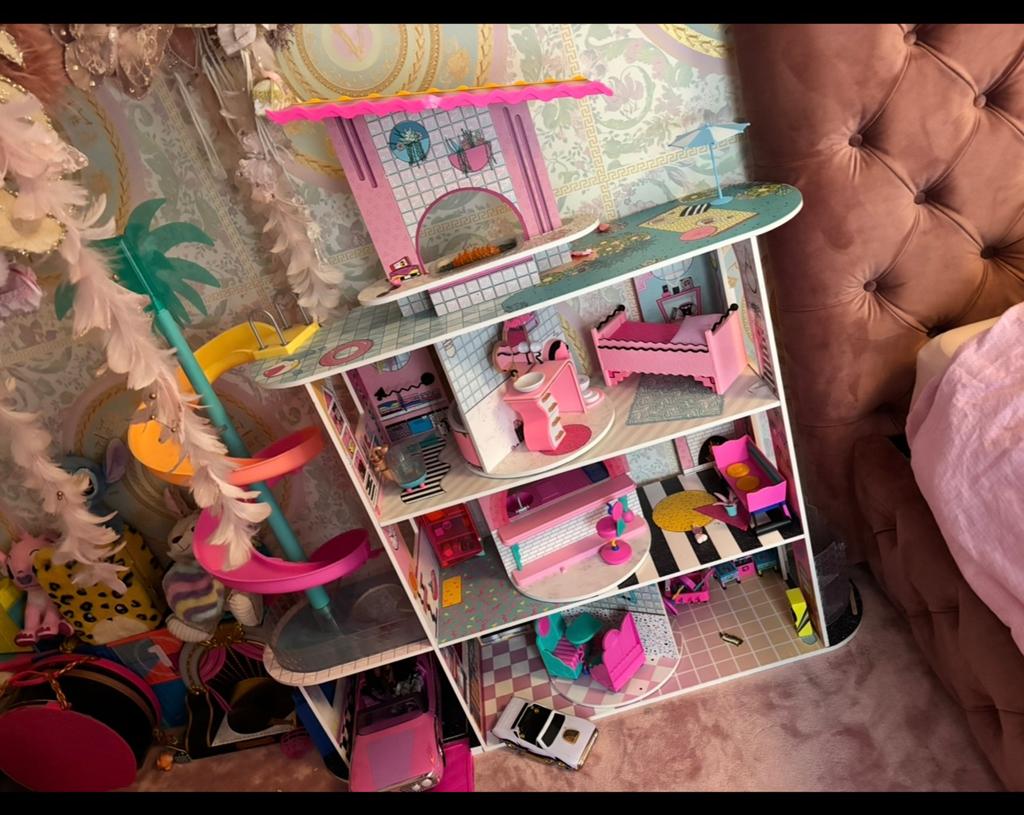 LOL compleet huis en alles erbij, Kinderen en Baby's, Speelgoed | Poppenhuizen, Ophalen of Verzenden, Zo goed als nieuw, Poppenhuis
