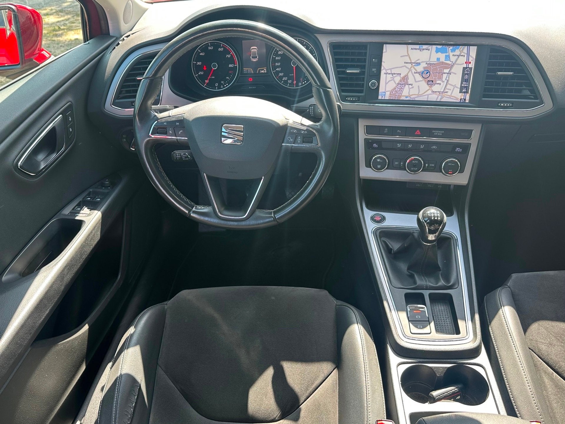 Seat Leon 1.0 EcoTSI 110pk Style Business Intense, Auto's, Voorwielaandrijving, Dealer onderhouden, Gebruikt, Origineel Nederlands