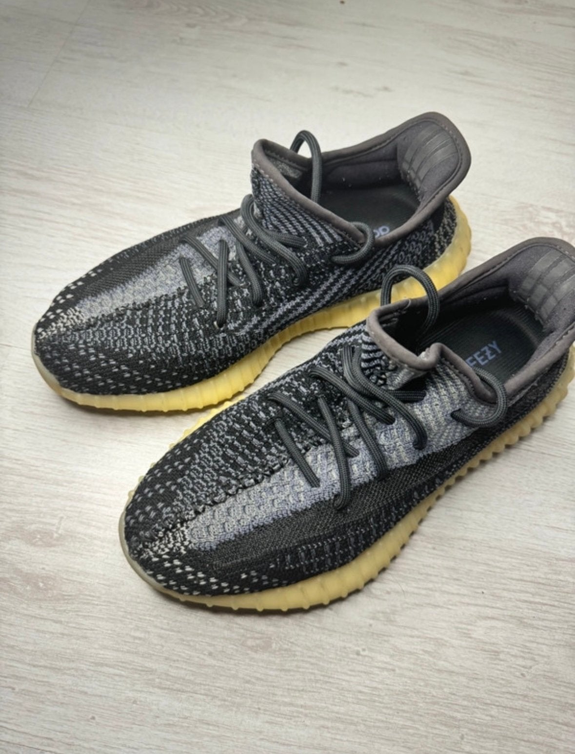 Yeezy boost 350 v2 carbon, Kleding | Dames, Verzenden, Grijs, Sneakers of Gympen, Zo goed als nieuw
