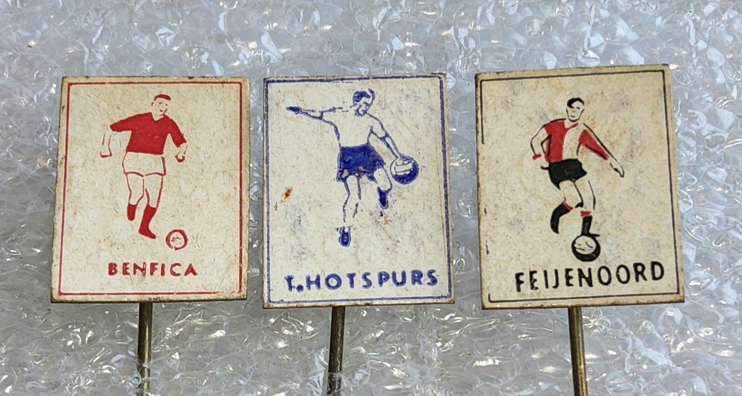 3 Vintage Voetbal Speldjes: Benfica, T.Hotspurs, Feijenoord, Ophalen of Verzenden, Gebruikt, Sport, Speldje of Pin