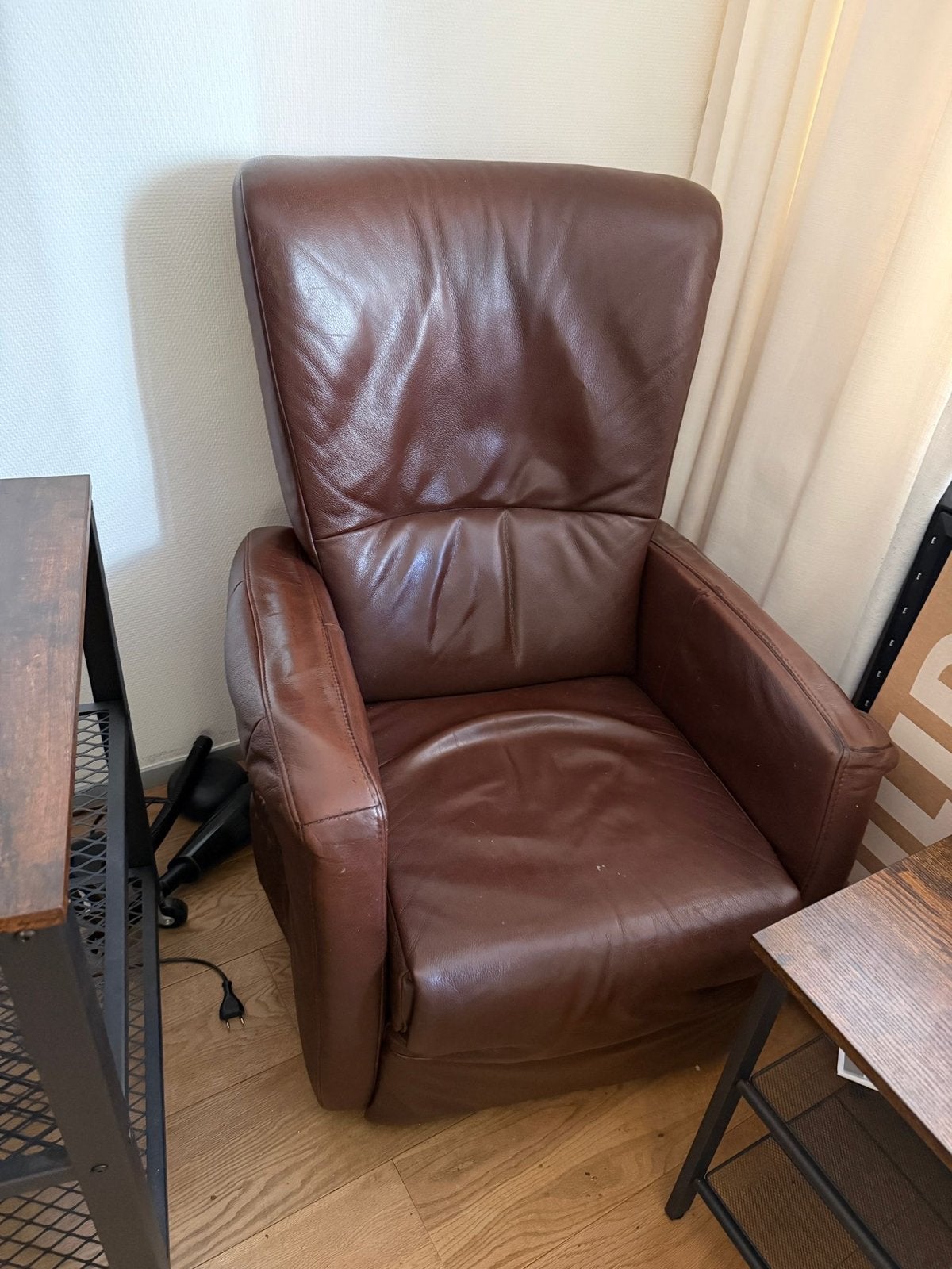 Sta op stoel, Huis en Inrichting, Fauteuils, Ophalen, Gebruikt, Leer, 75 tot 100 cm