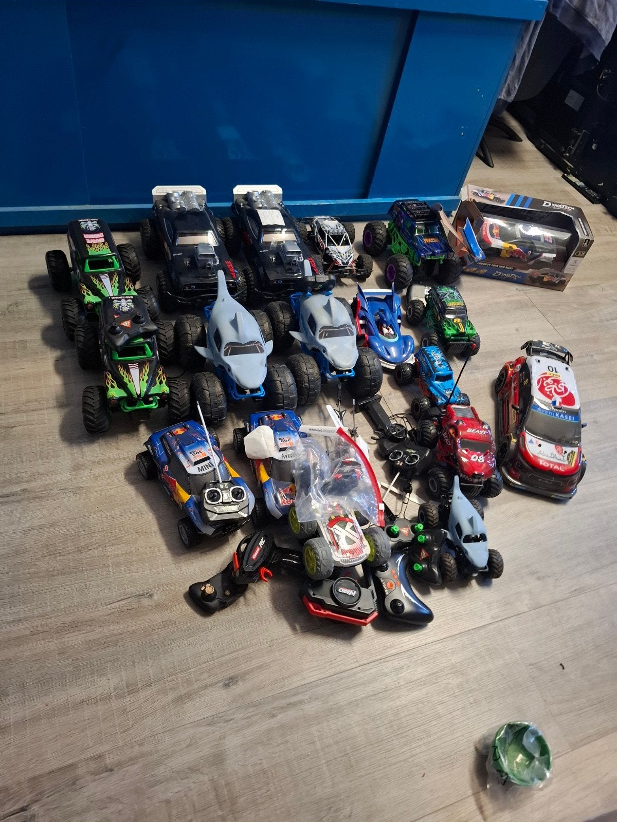 Partij oude RC auto's - voor onderdelen of om mee te spelen, Hobby en Vrije tijd, Gebruikt, Auto offroad, Overige schalen, Ophalen