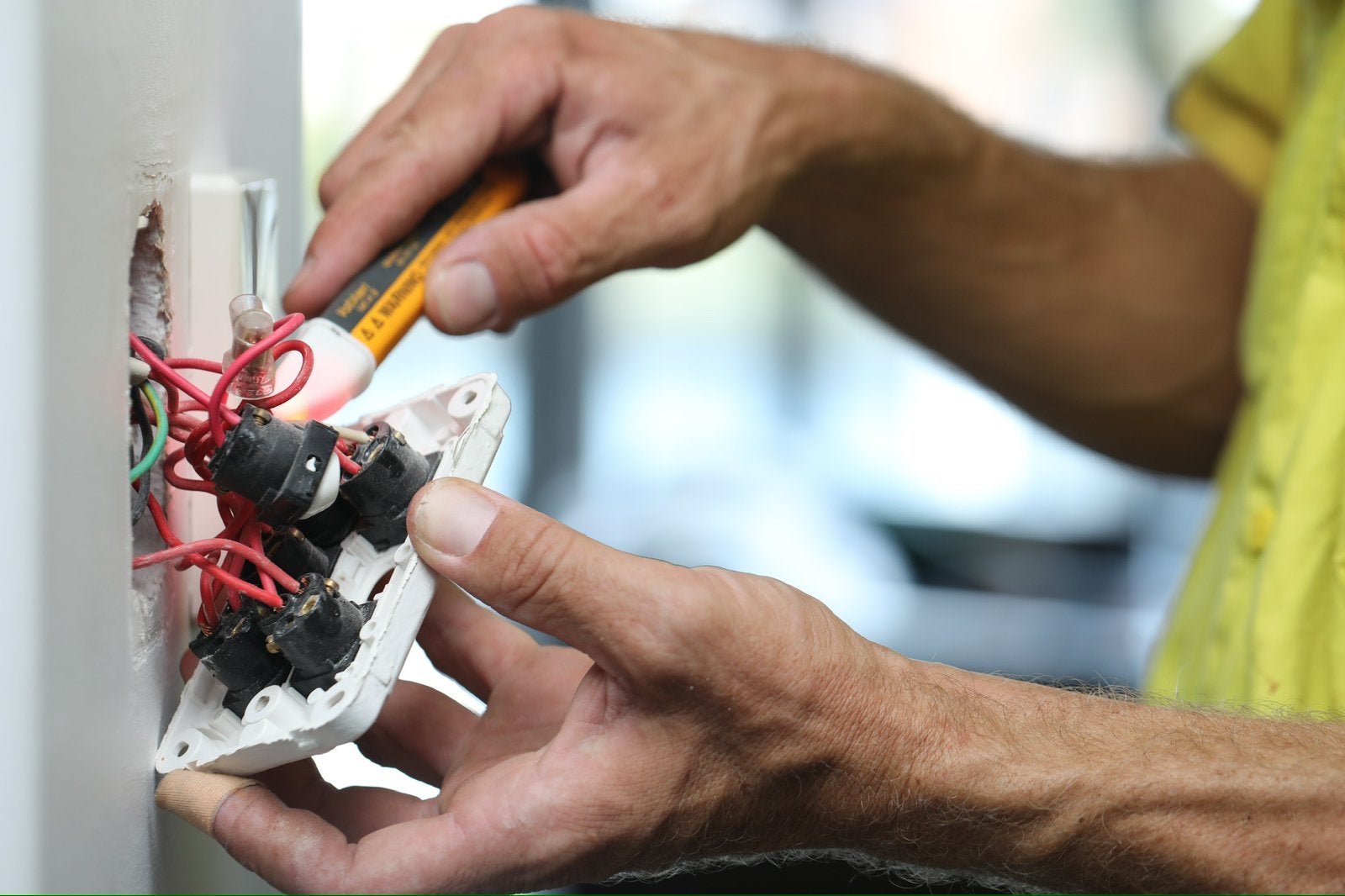 PROFESSIONELE ELEKTRICIËN – ELEKTRISCHE WERKZAAMHEDEN