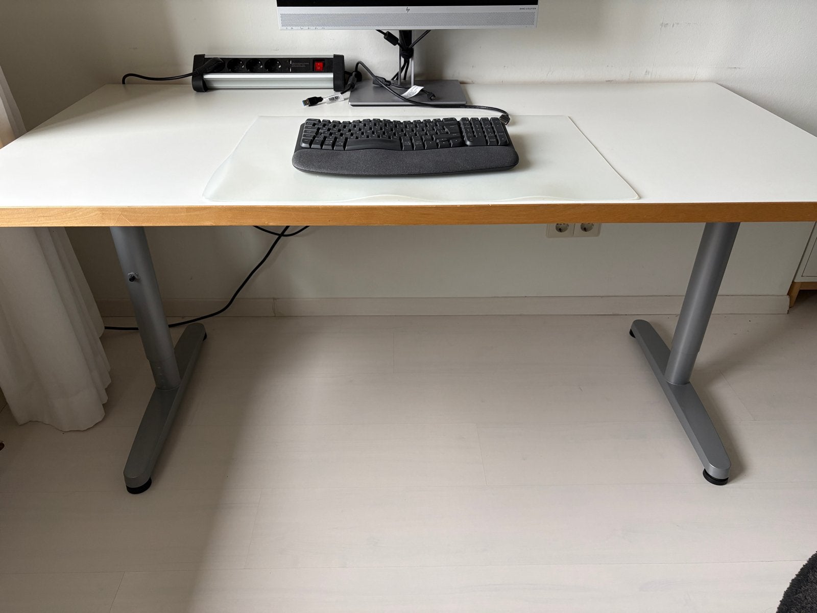 IKEA Galant bureau wit blad met grijze T-poten 150x75cm, Ophalen, Gebruikt, IKEA, Wit
