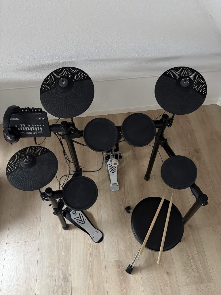 Foto 3 van Yamaha DTX432K E-Drum Set - Volledig & Werkend + koptelefoon