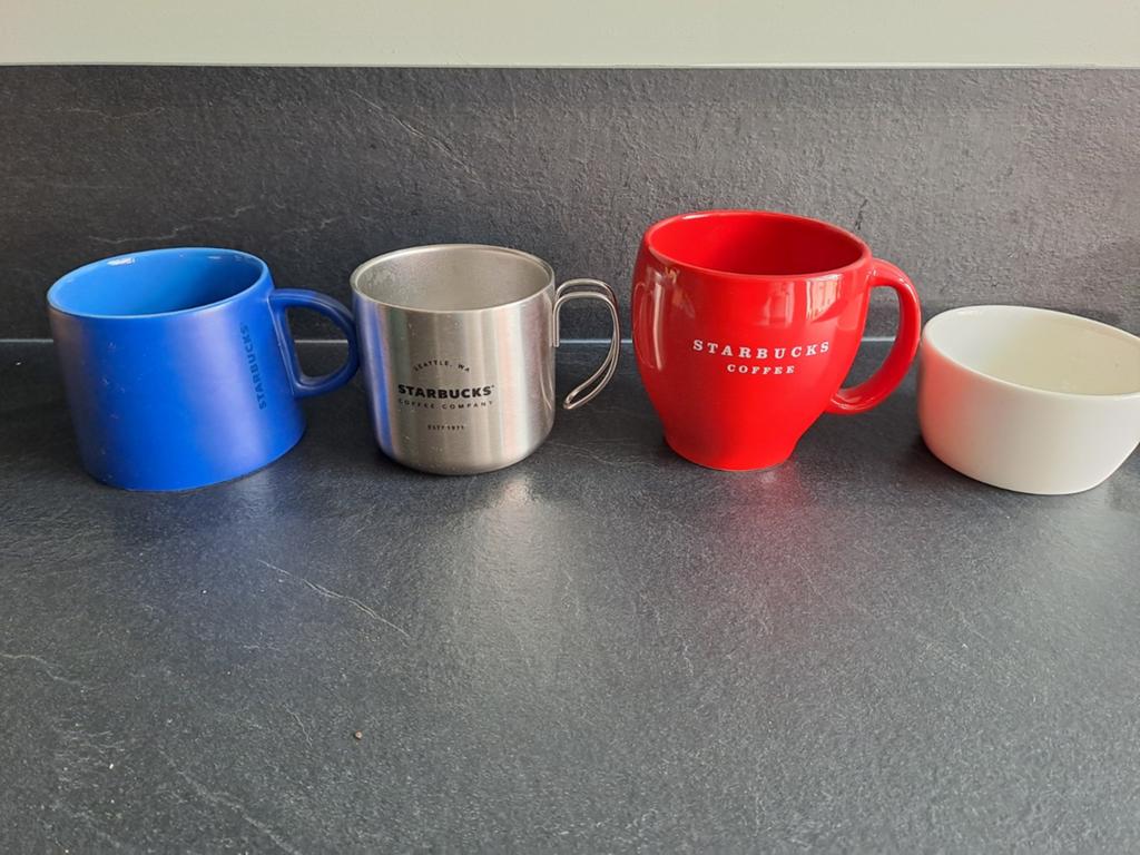 Starbucks Mokken - Set van 4 Diverse Kleuren en Materialen, Huis en Inrichting, Keuken | Servies, Gebruikt, Keramiek, Ophalen of Verzenden