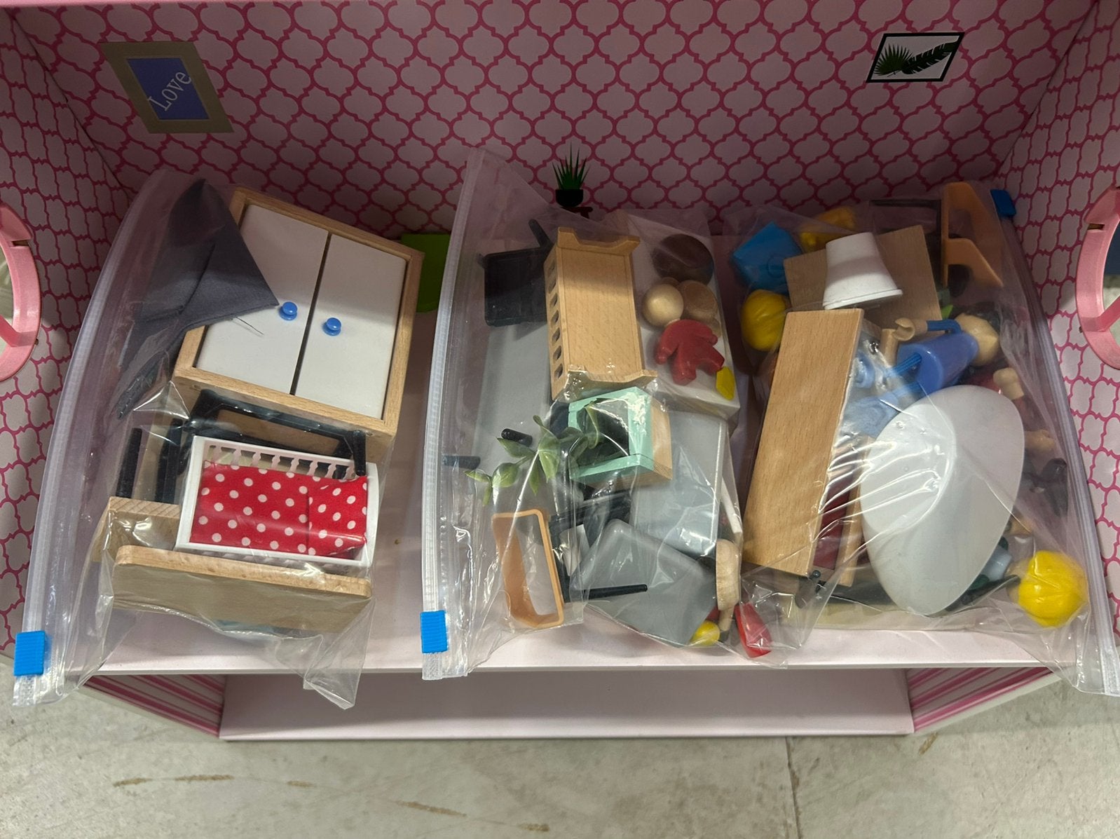 Poppenhuis met accessoires, Ophalen, Zo goed als nieuw, Poppenhuis
