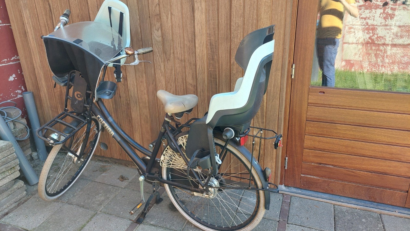 Fiets met voor- en achterzitje