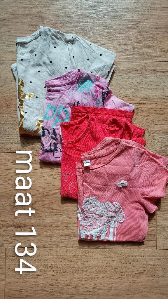 Set van 4 vrolijke T-shirts – Maat 134 – Koopje!, Gebruikt, Meisje, Shirt of Longsleeve, Diverse merken