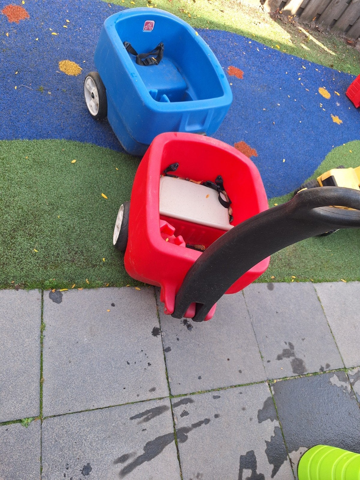 Rode en blauwe karren voor kinderen, Ophalen, Gebruikt, Duwvoertuig