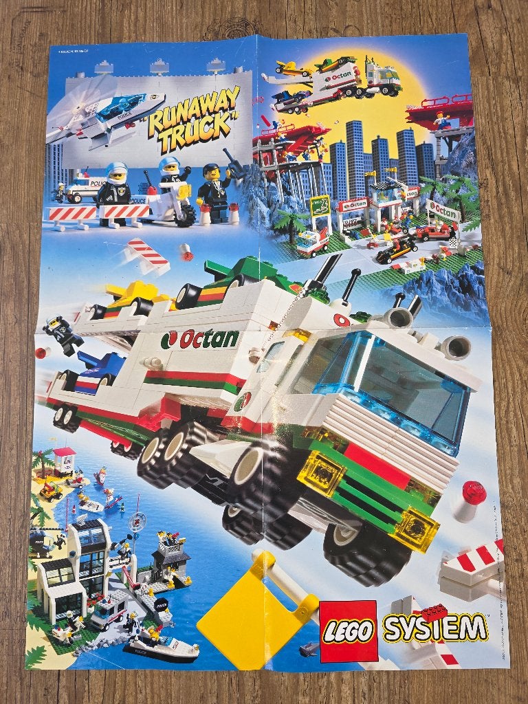 Vintage LEGO Poster (1996) Octan Runaway Truck NIEUWSTAAT!, Lego, Accessoire, Ophalen of Verzenden, Zo goed als nieuw