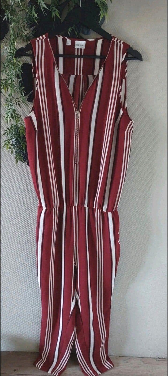 BONPRIX Jumpsuit rood wit streep L🙂, Kleding | Dames, Jumpsuits, Bonprix, Maat 42/44 (L), Nieuw, Ophalen of Verzenden