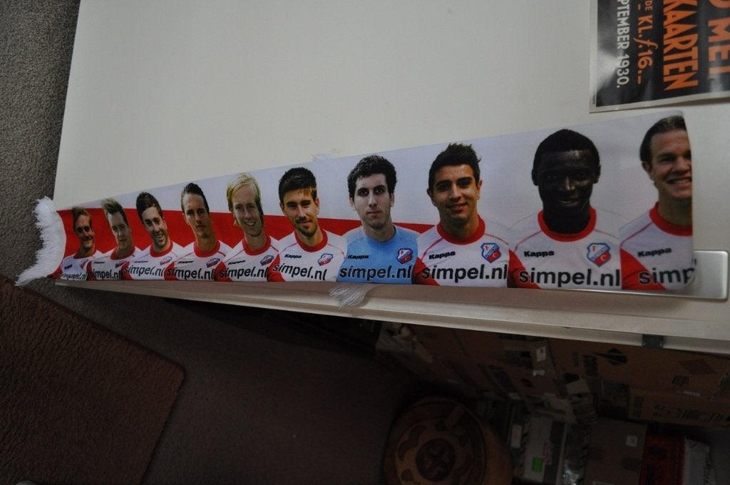 FC Utrecht sjaal-shawl met spelers 2011-2012, Verzenden, Zo goed als nieuw, F.C. Utrecht, Vaantje of Sjaal