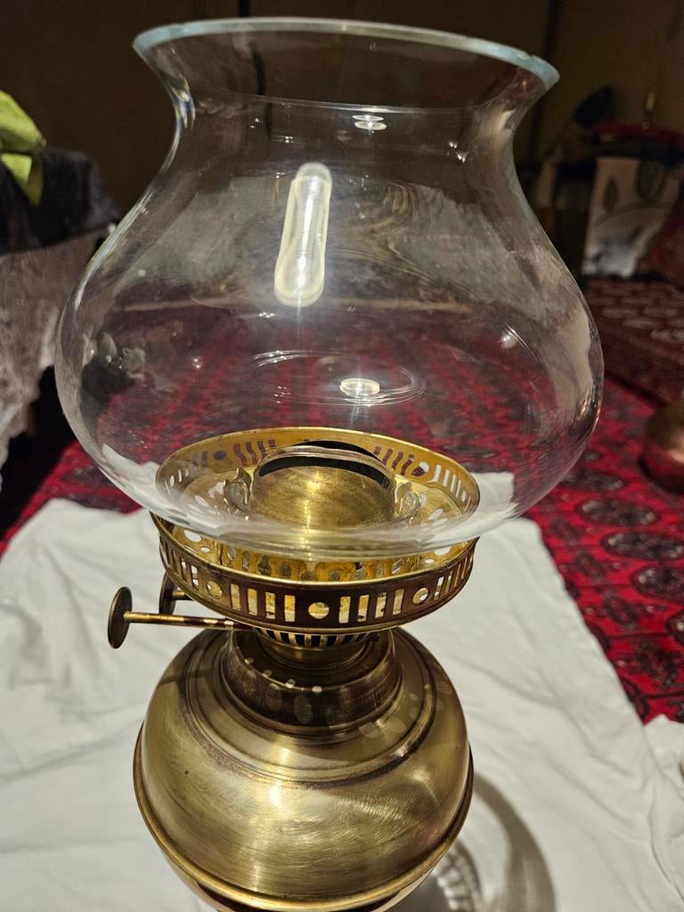 Mooi en antiek olielamp, Ophalen