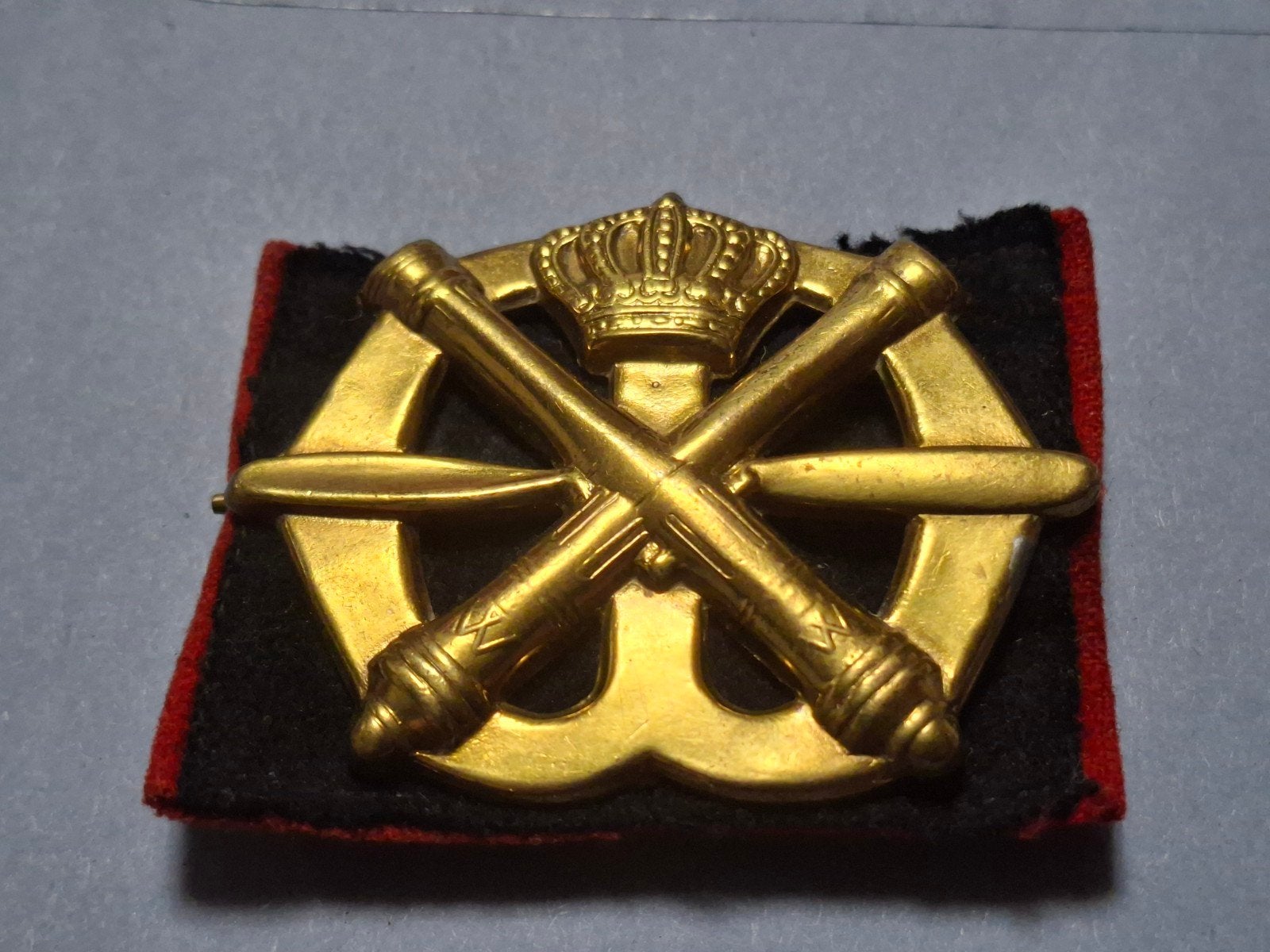 Baretembleem 1953  Luchtdoelartillerie, Verzamelen, Verzenden, Landmacht, Nederland, Embleem of Badge