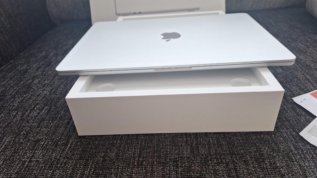 MacBook Air 15" m4-16GB-256GB-Bon-19 mnd Garantie -7 cyclus, Computers en Software, Apple Macbooks, Ophalen, 256 GB, Nieuw, MacBook Air