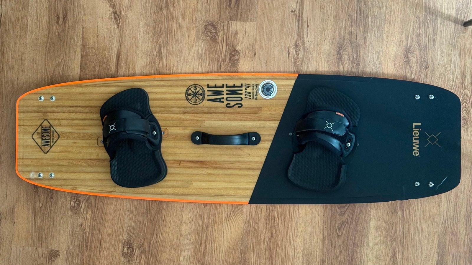 Lieuwe Awesome Twintip Kiteboard 138x41 cm, Ophalen, Gebruikt, Twintip, Kiteboard