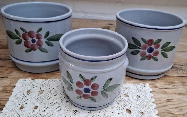 3 Vintage Duitse GDR lichtblauwe bloempotten met bloemen, Gebruikt, -, -, Rond