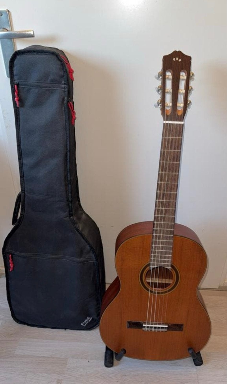 Klassieke gitaar met hoes, stemapparaat en plectrums, Muziek en Instrumenten, Ophalen of Verzenden, Gebruikt, Klassieke of Spaanse gitaar