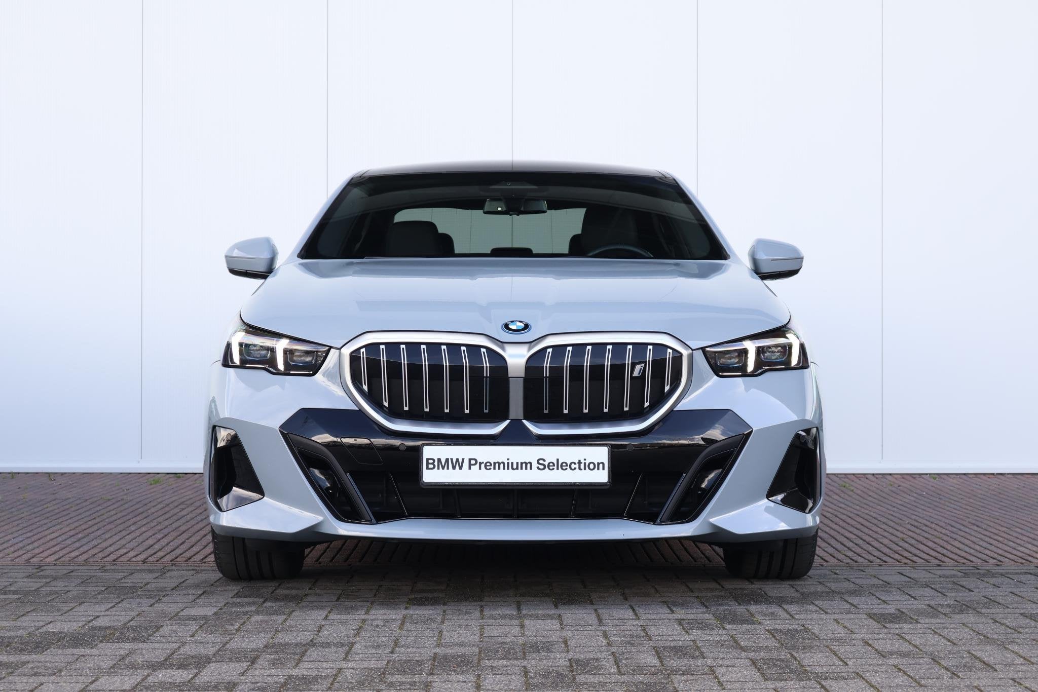 BMW i5 eDrive40 84 kWh | Soh 97% | M-Sport Pakket | Pano Dak, Automaat, Gebruikt, Zwart, Met garantie (alle)