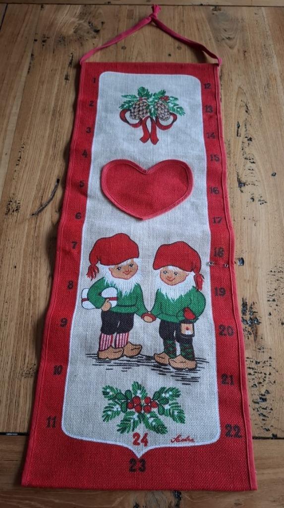Vintage jute Noorse adventkalender met kabouters KERST, Diversen, Kerst, -, -, Ophalen of Verzenden, Zo goed als nieuw
