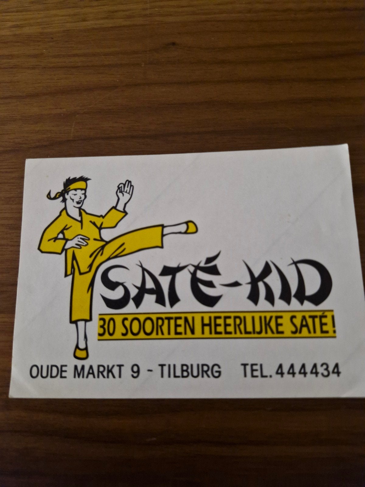 10913 Vintage Saté-Kid Sticker - Tilburg, Ophalen of Verzenden, Gebruikt, Bedrijf of Vereniging