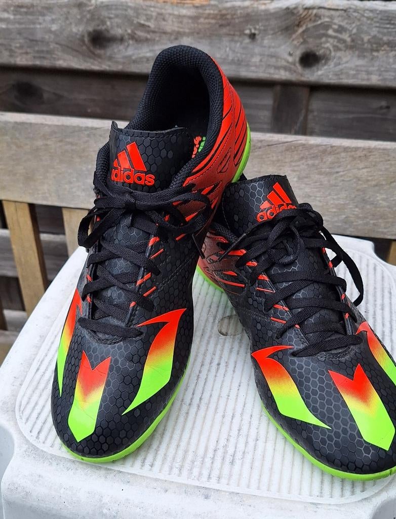 Adidas Messi maat 41.5, Sport en Fitness, Voetbal, Ophalen of Verzenden, Zo goed als nieuw, Schoenen