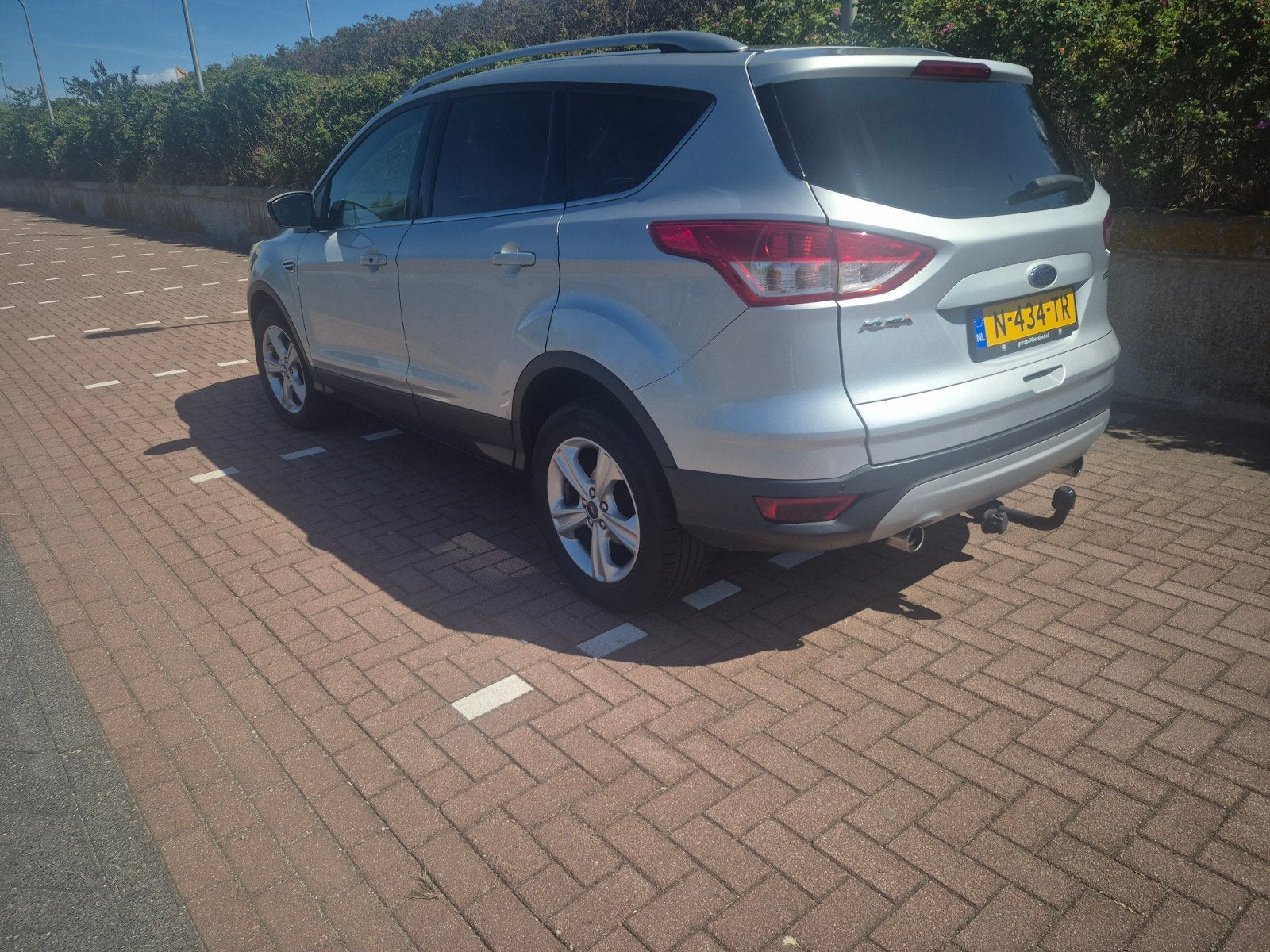 Ford Kuga 1.6, Auto's, Voorwielaandrijving, Stof, Zwart, Handgeschakeld