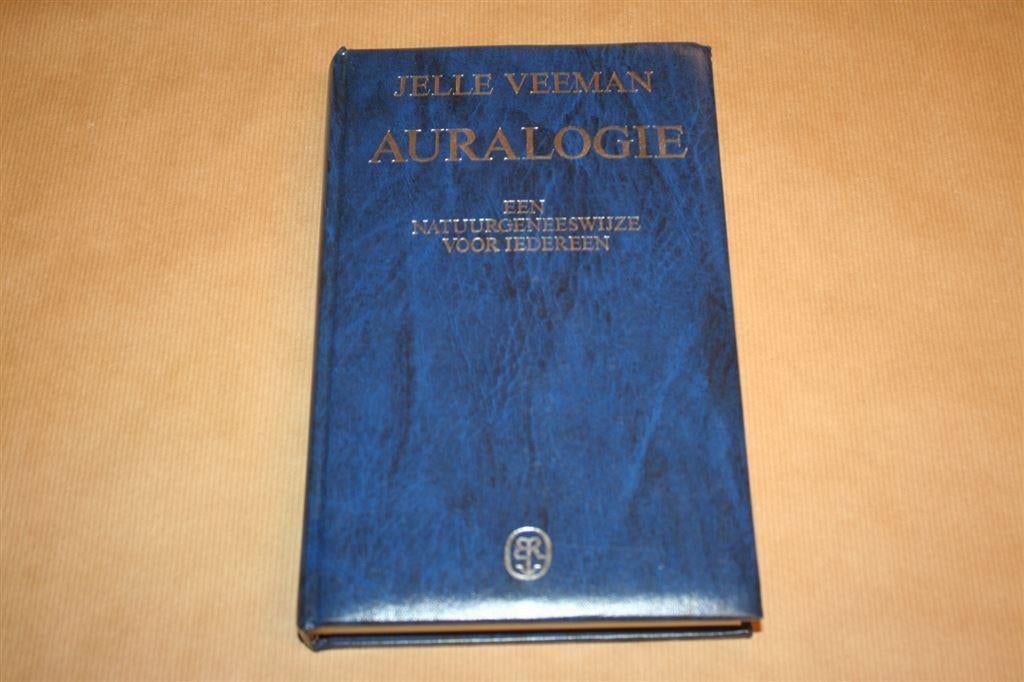 Auralogie - Een natuurgeneeswijze voor iedereen - Veeman, Ophalen of Verzenden, Zo goed als nieuw, Overige onderwerpen, Achtergrond en Informatie