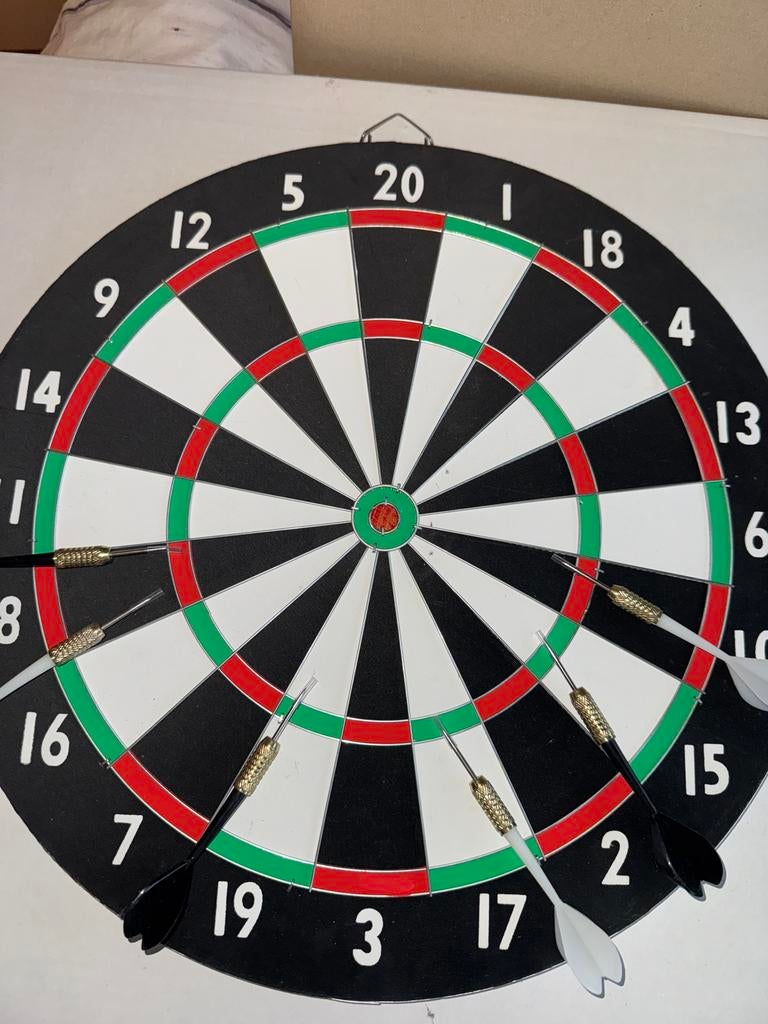 Dartbord met 6 pijlen - zo goed als nieuw!, Ophalen of Verzenden, Zo goed als nieuw, Dartbord met pijlen