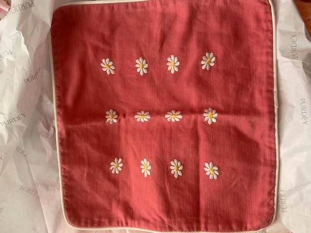 Laura Ashley sierkussen kussenhoes roze. Geborduurd., Ophalen of Verzenden, Zo goed als nieuw, Roze, Vierkant