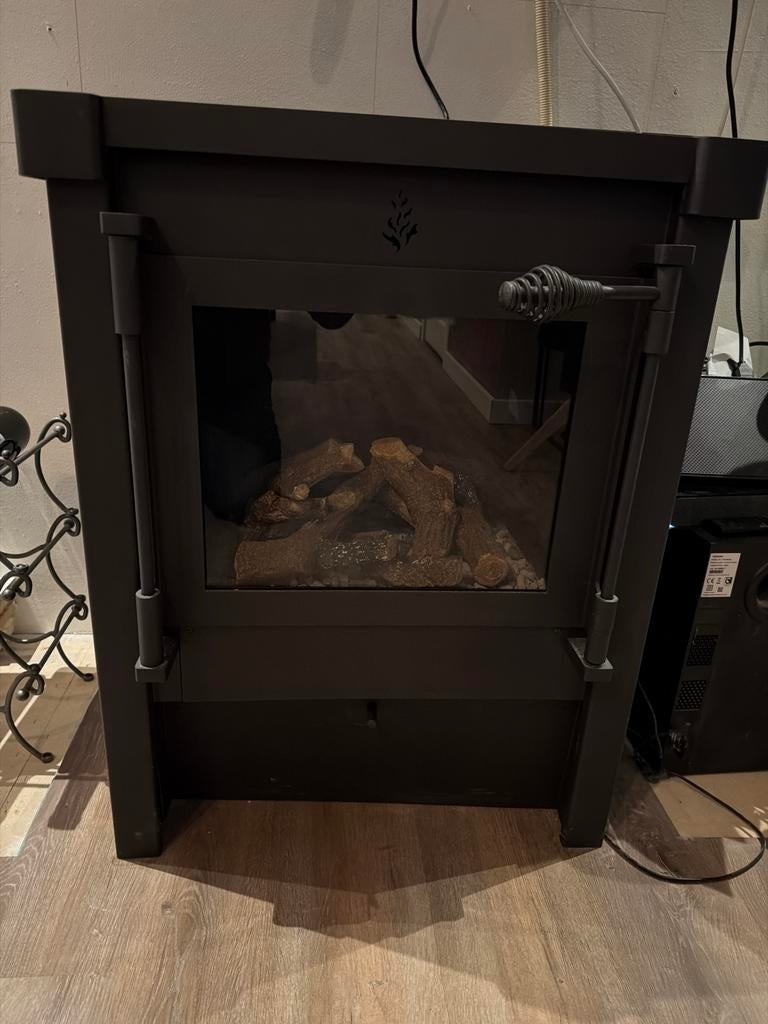 Gaskachel - 4 jaar oud. Sfeervolle warmte voor uw huis, Huis en Inrichting, Kachels, Ophalen, Gebruikt, Gas, Vrijstaand
