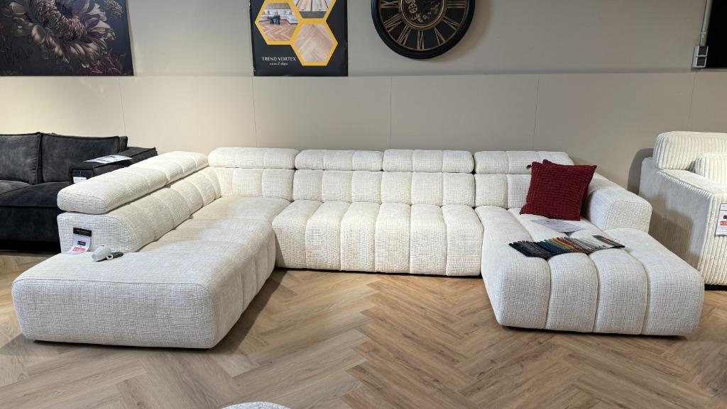 Direct leverbaar | Bouclé bank| Comfort| Utrecht, Huis en Inrichting, Banken | Bankstellen, Ophalen, Info@trendvortex.com, Metaal
