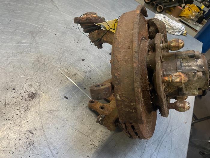 Fusee links-voor van een Nissan Terrano, Gebruikt, -, -, Ophalen of Verzenden