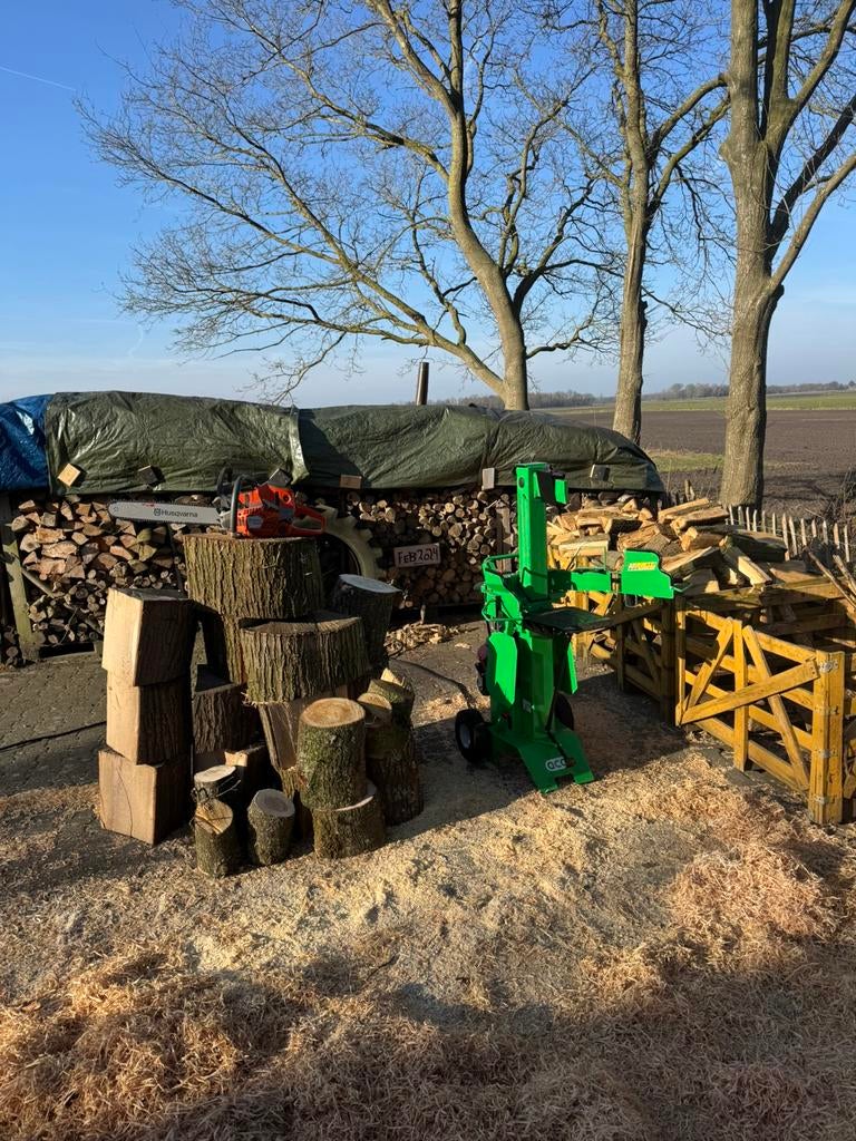 Opruimen / afvoer rommel /Tuinman Snoei werkzaamheden /, Tuinonderhoud of Snoeiwerk