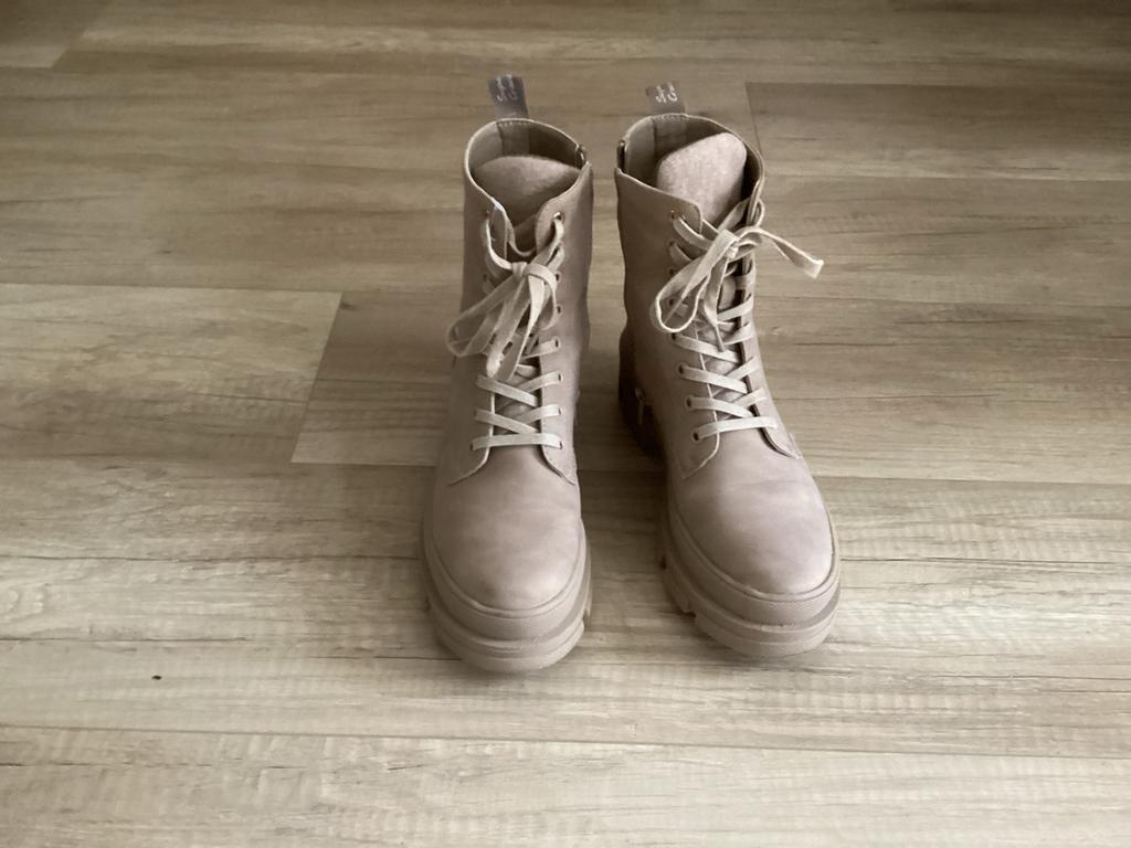 Beige Enkellaarsjes "Super Cracks" Maat 38, Ophalen of Verzenden, Zo goed als nieuw, Beige, Lage of Enkellaarzen