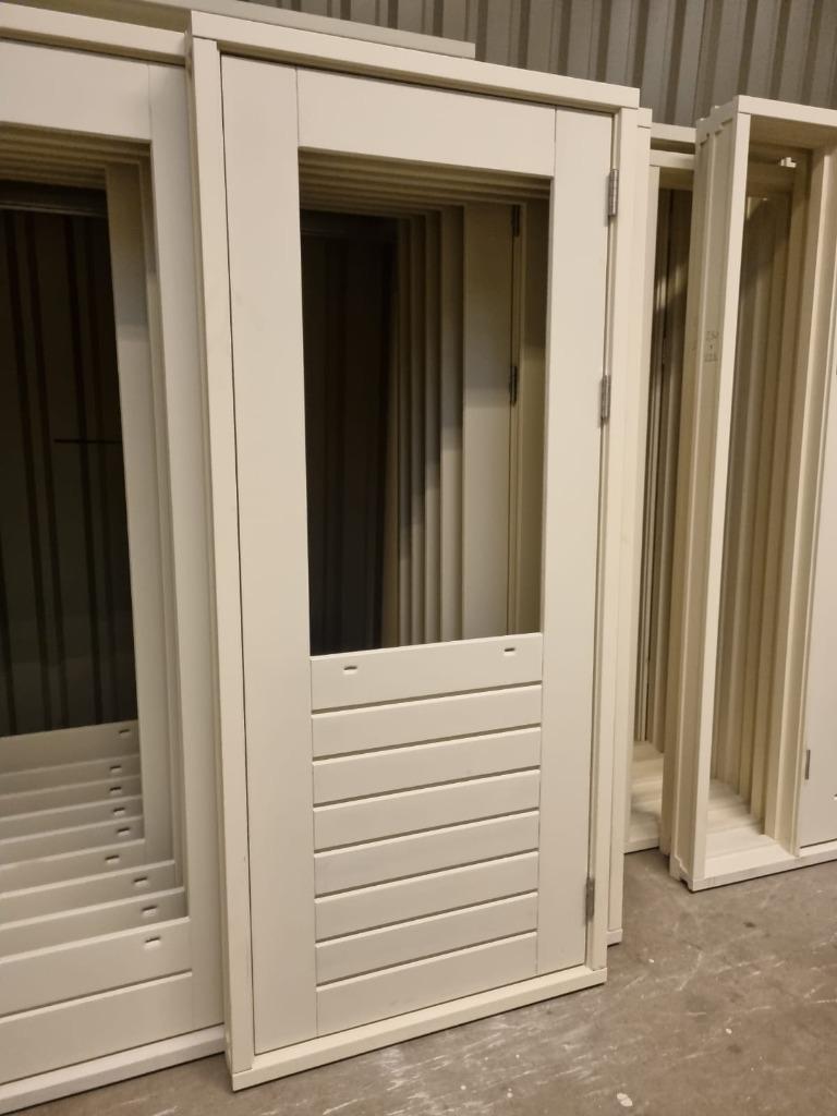 Foto 2 van Meranti Achter / Balkon deur schuurdeur met kozijn HARDHOUT