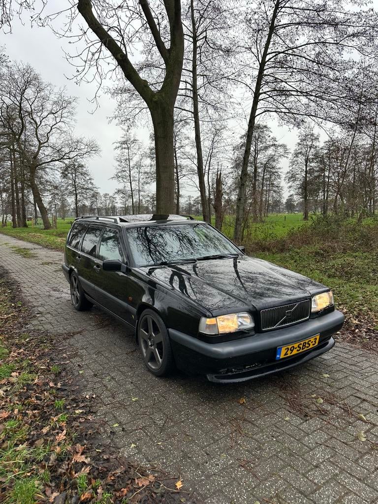Volvo 850 2.3 T-5 AUT 1996 Zwart LPG, 1496 kg, 700 kg, Zwart, Particulier