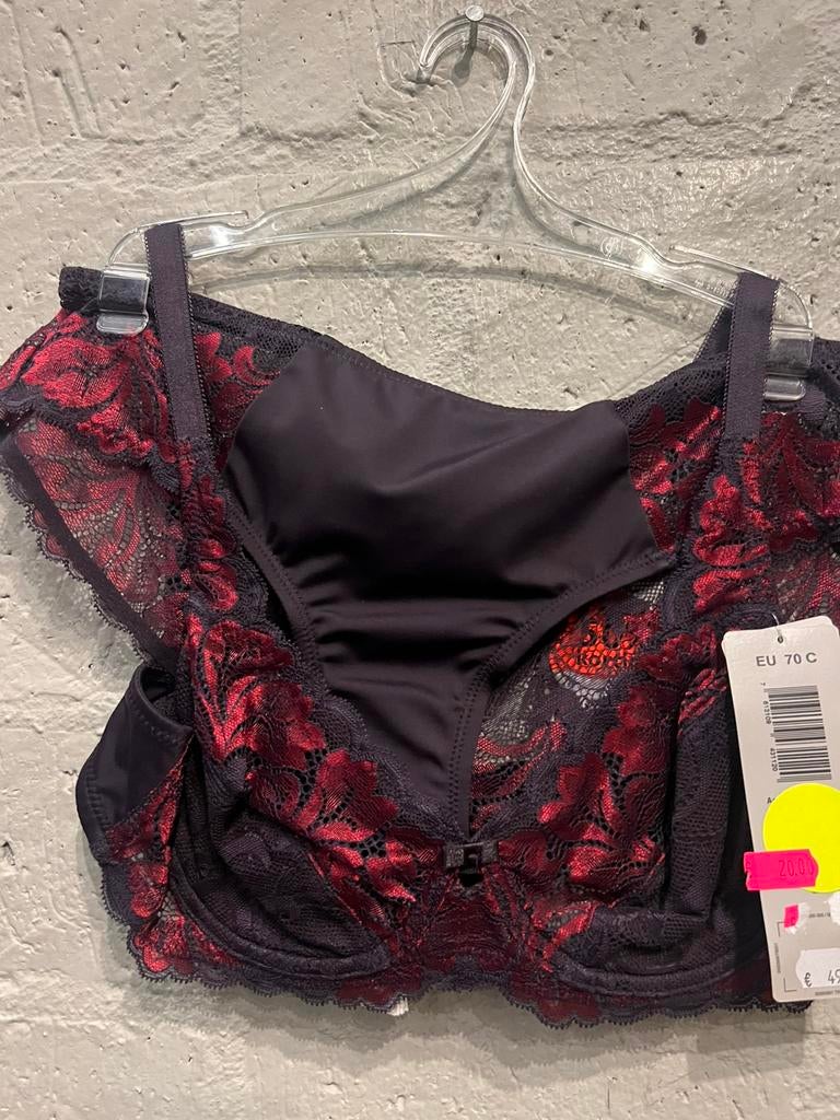 Triumph bh maat 70C slip 38 NIEUW!! Set Nu €20,-, Ophalen of Verzenden, Setje
