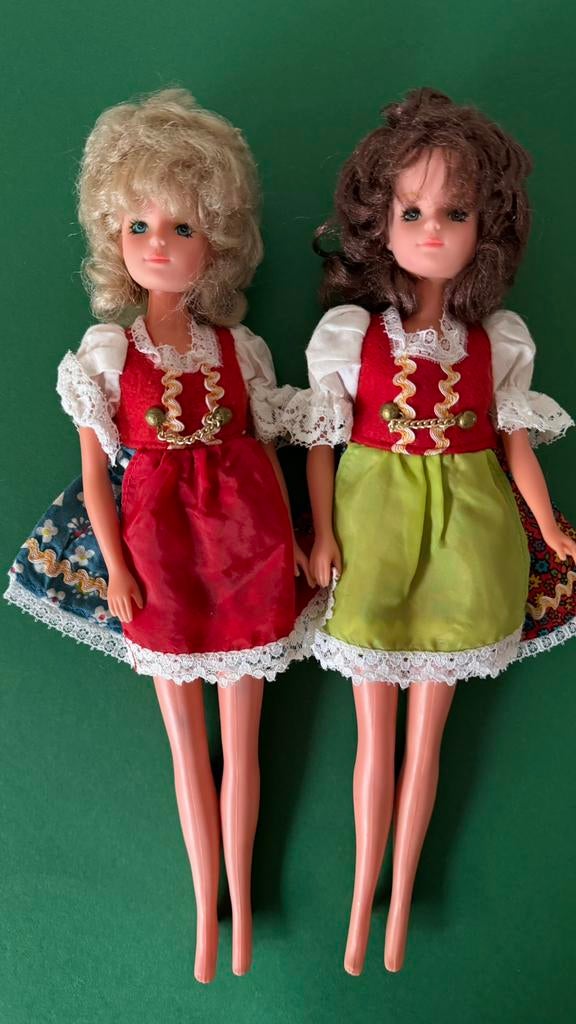 2 Betty Teen by Tong Barbies, Ophalen of Verzenden, Zo goed als nieuw, Pop