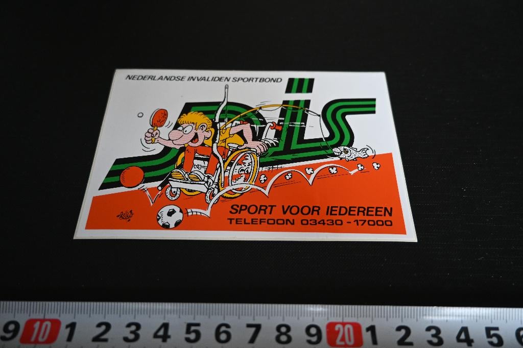 sticker Nederlandse Invaliden sportbond NIS strip Rob Gorter, Verzamelen, Ophalen, Zo goed als nieuw