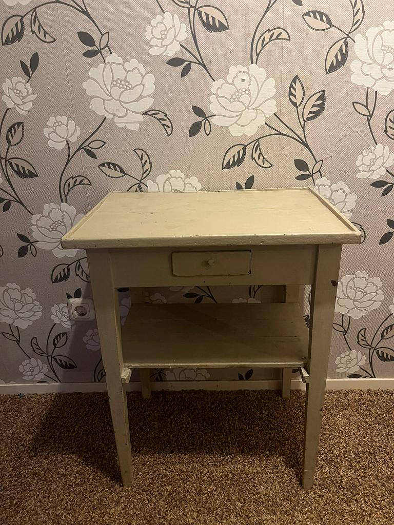 Super leuk brocante kastje/tafeltje, Ophalen, Zo goed als nieuw