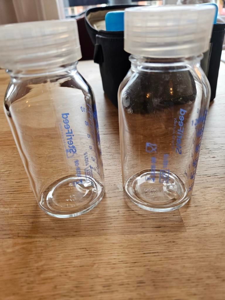 Twee glazen kolfflesjes, Kinderen en Baby's, Babyvoeding en Toebehoren, Ophalen of Verzenden, Gebruikt, Borstkolf