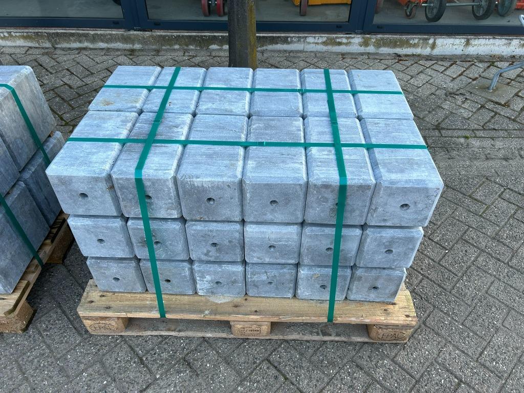 Hardsteen sokkel/hardsteen poer 18x18x33CM 4x facetrand, Ophalen, Nieuw
